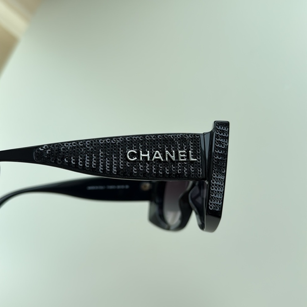 CHANEL Elegant Black Sunglasses - Picture 7 of 15